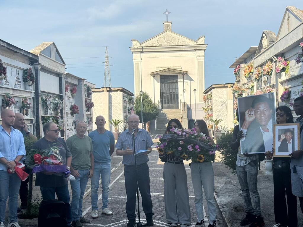 Il ricordo di Jerry Masslo si unisce a quello dei tanti braccianti, migranti e italiani, che hanno perso la vita sul lavoro